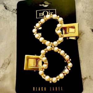 Pearl heart shaped accessory clips